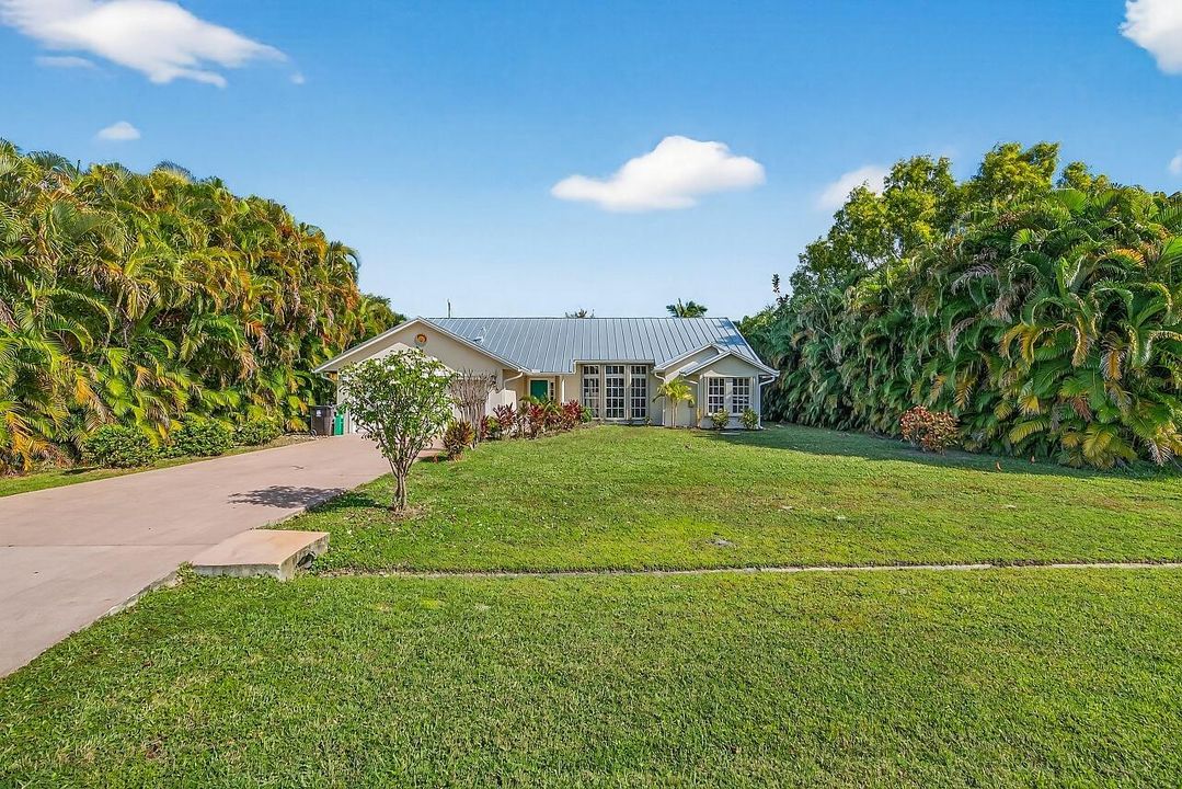 For Sale: $485,000 (3 beds, 2 baths, 1699 Square Feet)