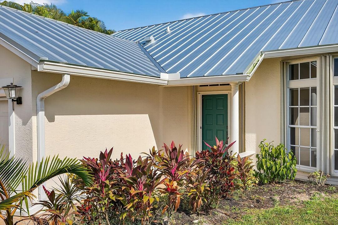 For Sale: $485,000 (3 beds, 2 baths, 1699 Square Feet)