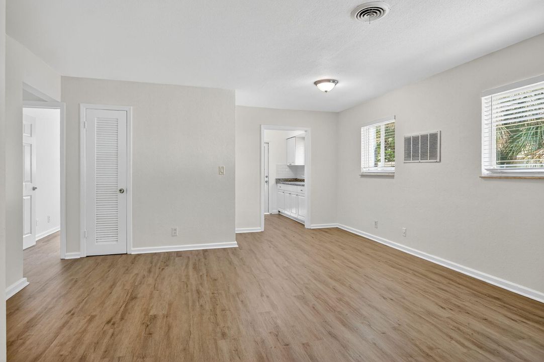 Activo con contrato: $2,100 (3 camas, 1 baños, 1010 Pies cuadrados)