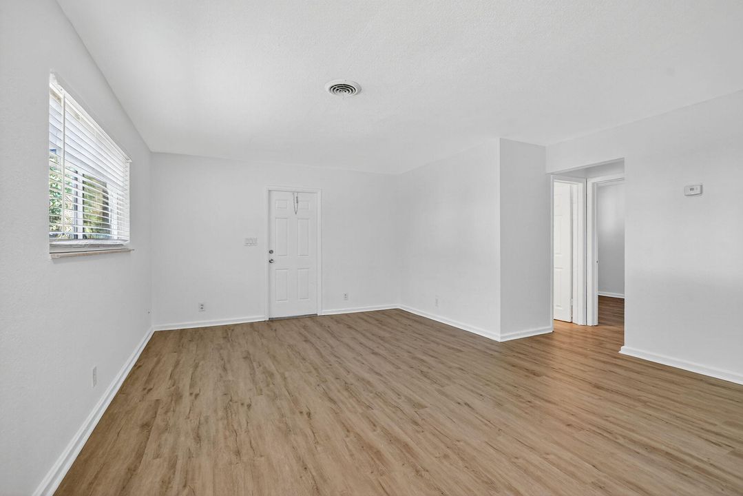 Activo con contrato: $2,100 (3 camas, 1 baños, 1010 Pies cuadrados)