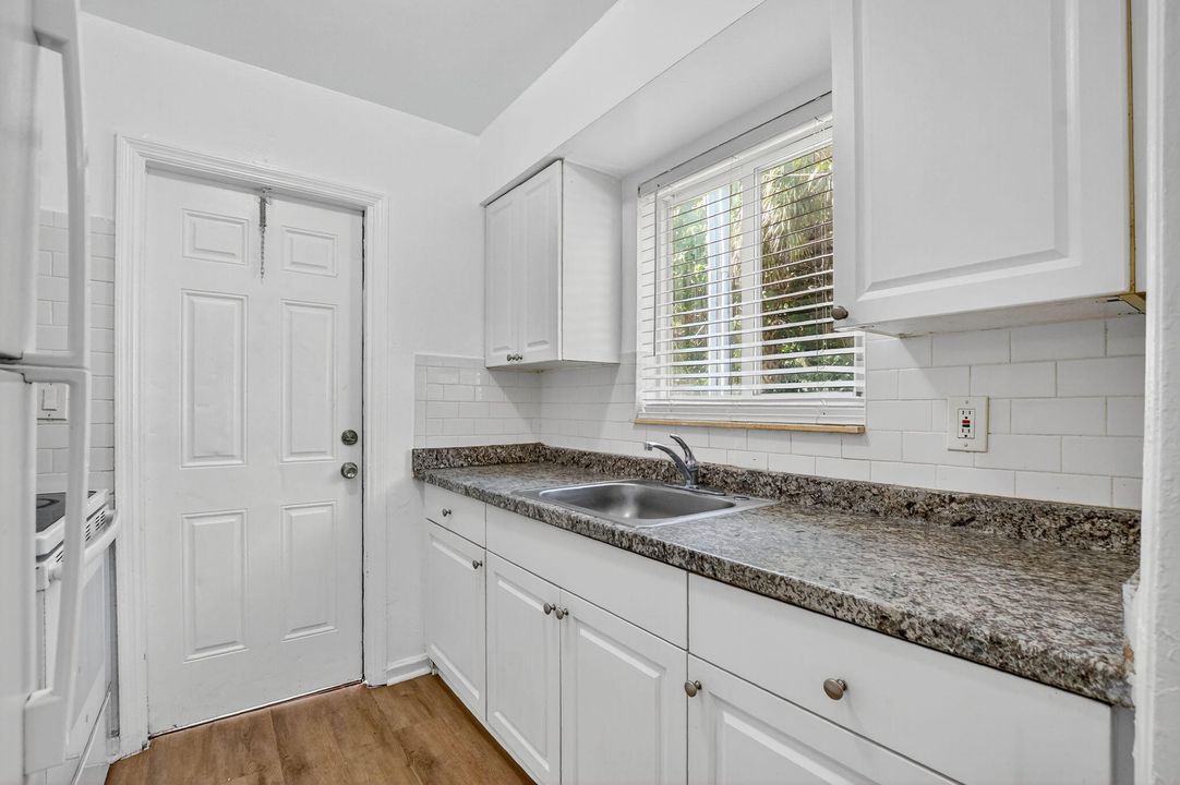 Activo con contrato: $2,100 (3 camas, 1 baños, 1010 Pies cuadrados)