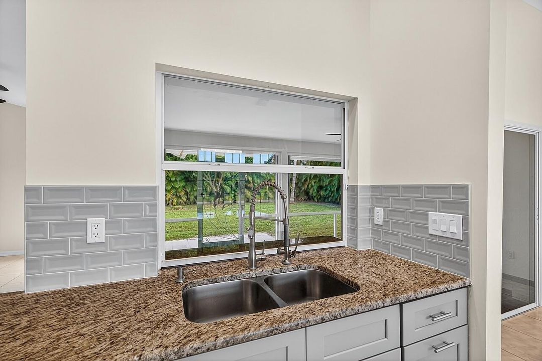 For Sale: $485,000 (3 beds, 2 baths, 1699 Square Feet)