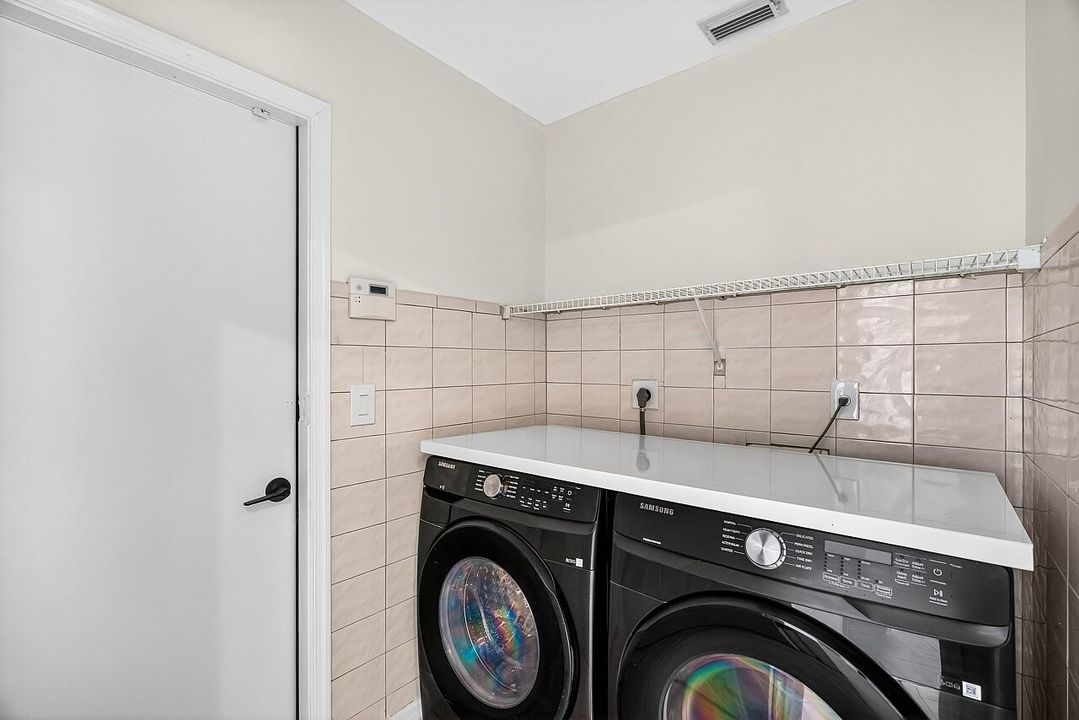 For Sale: $485,000 (3 beds, 2 baths, 1699 Square Feet)