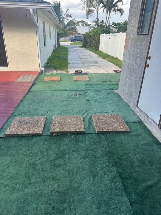 Activo con contrato: $2,950 (3 camas, 2 baños, 1196 Pies cuadrados)