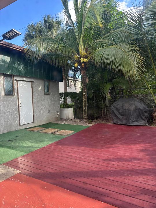 Activo con contrato: $2,950 (3 camas, 2 baños, 1196 Pies cuadrados)