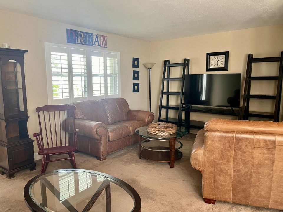 На продажу: $60,000 (1 спален, 1 ванн, 720 Квадратных фут)