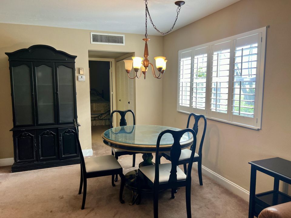 На продажу: $60,000 (1 спален, 1 ванн, 720 Квадратных фут)