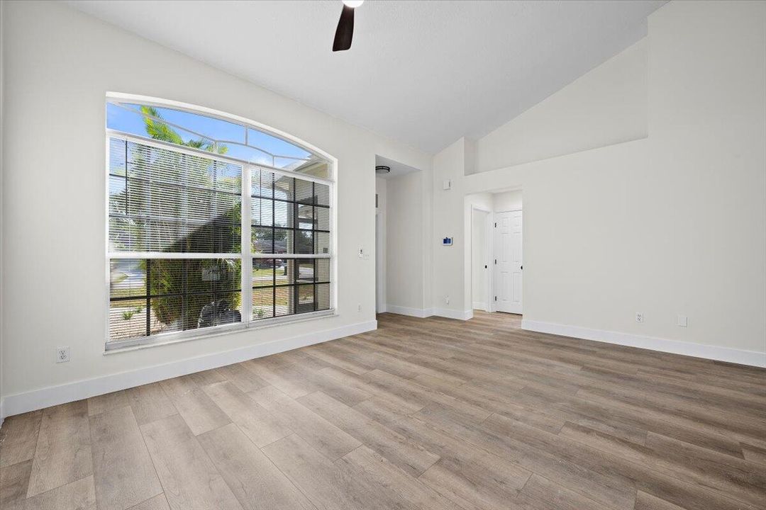 Под контрактом: $379,900 (3 спален, 2 ванн, 1277 Квадратных фут)