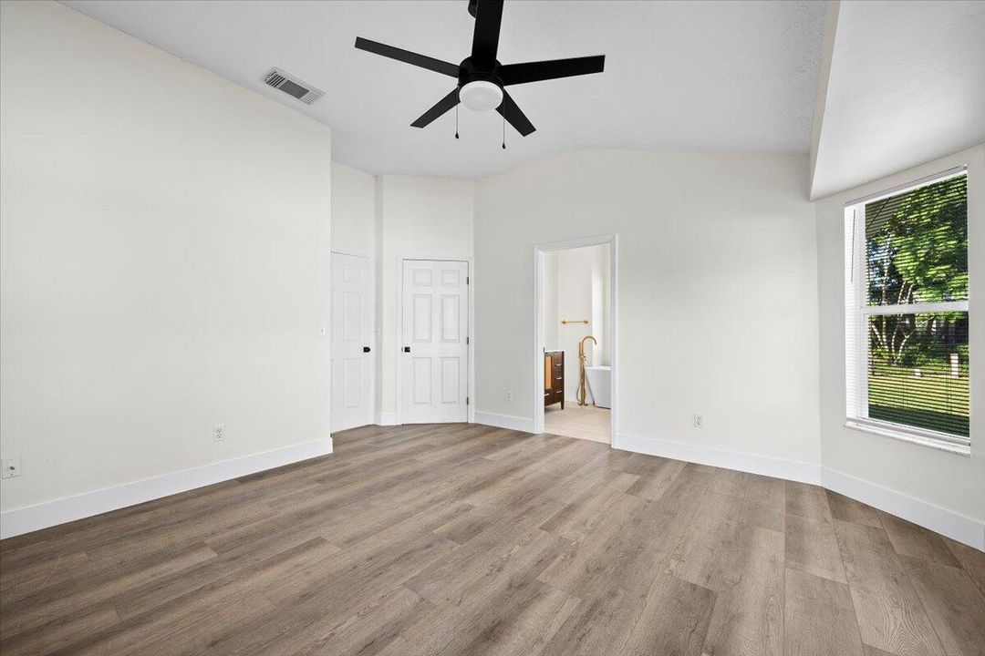 Под контрактом: $379,900 (3 спален, 2 ванн, 1277 Квадратных фут)