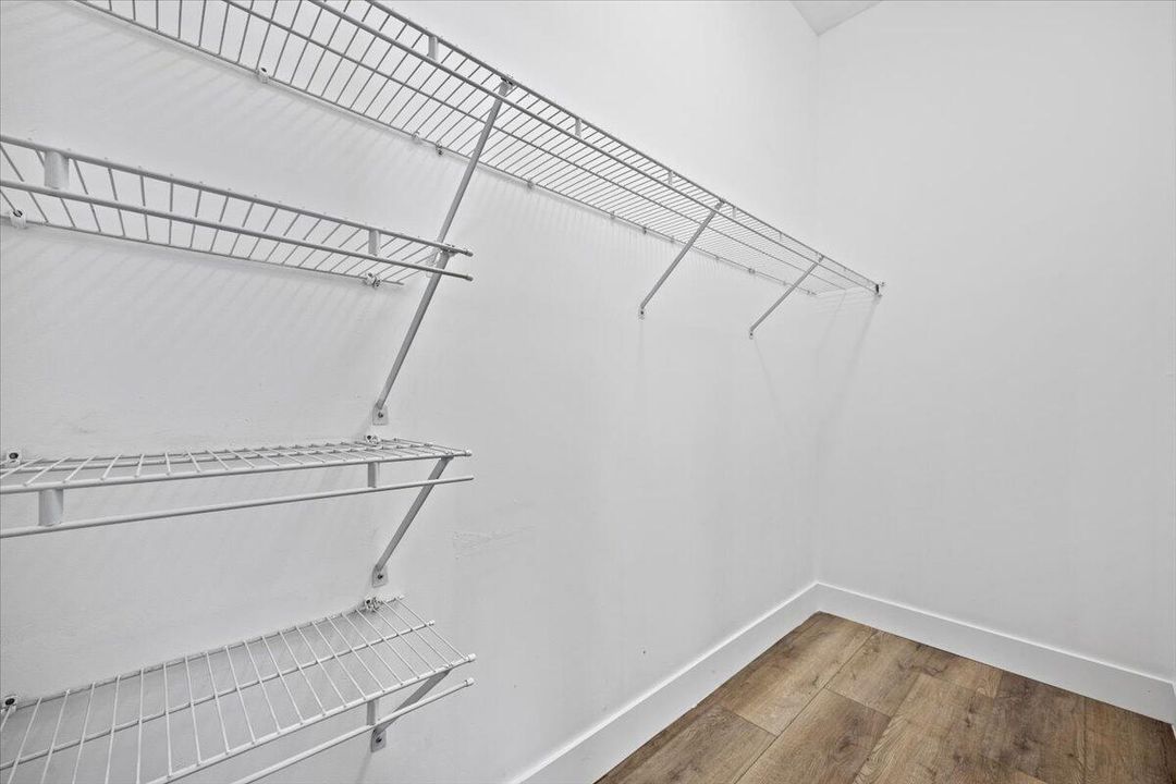 Под контрактом: $379,900 (3 спален, 2 ванн, 1277 Квадратных фут)