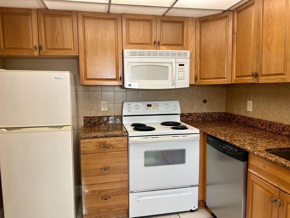 На продажу: $60,000 (1 спален, 1 ванн, 720 Квадратных фут)