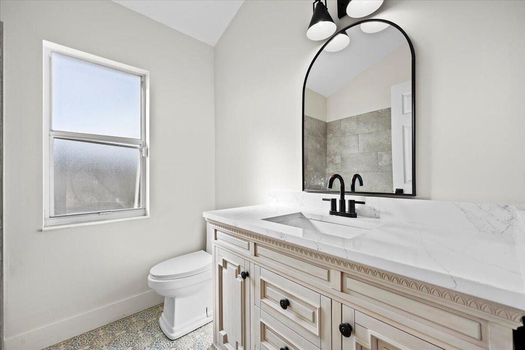 Под контрактом: $379,900 (3 спален, 2 ванн, 1277 Квадратных фут)