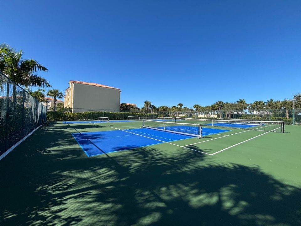 待售: $425,000 (2 贝兹, 2 浴室, 1989 平方英尺)