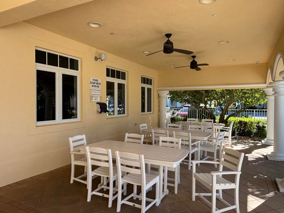 待售: $425,000 (2 贝兹, 2 浴室, 1989 平方英尺)