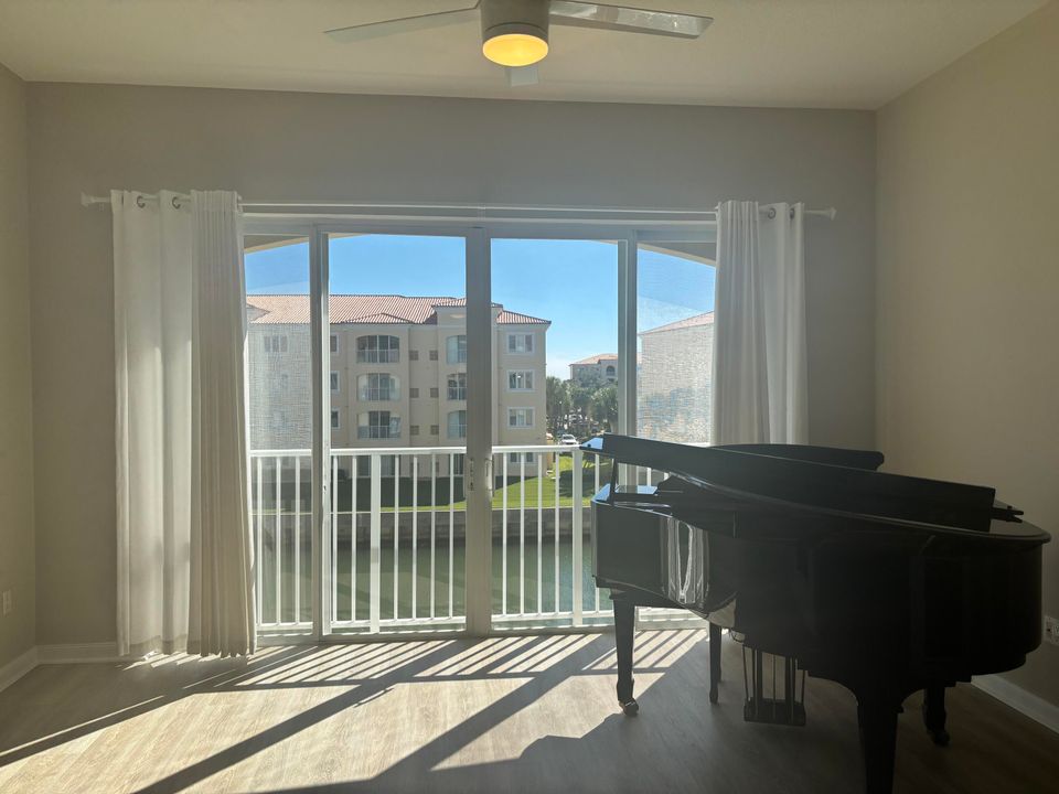 待售: $425,000 (2 贝兹, 2 浴室, 1989 平方英尺)