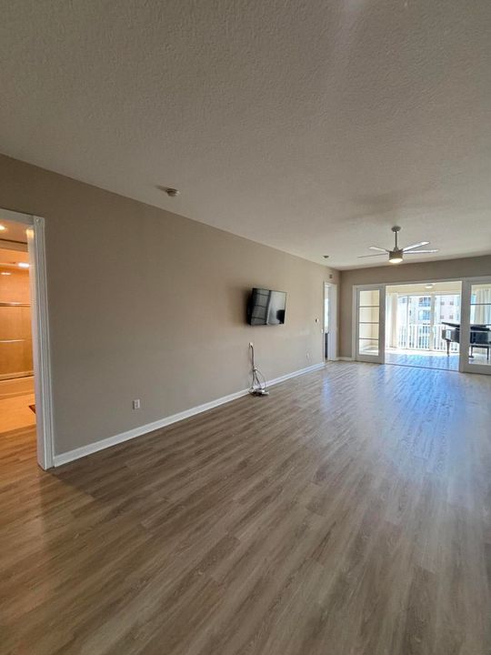 待售: $425,000 (2 贝兹, 2 浴室, 1989 平方英尺)