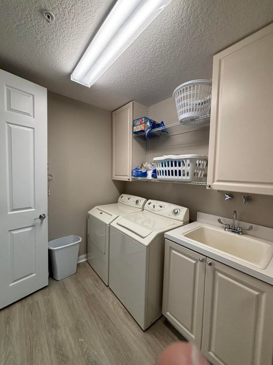 待售: $425,000 (2 贝兹, 2 浴室, 1989 平方英尺)