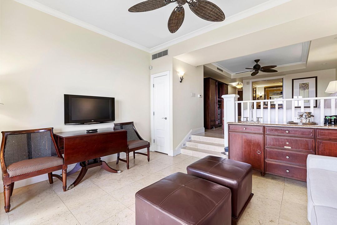 For Sale: $400,000 (1 beds, 1 baths, 585 Square Feet)