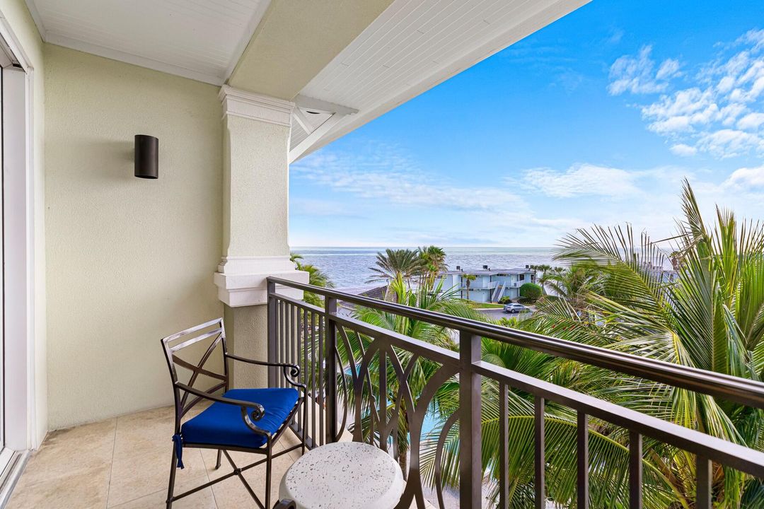 For Sale: $400,000 (1 beds, 1 baths, 585 Square Feet)