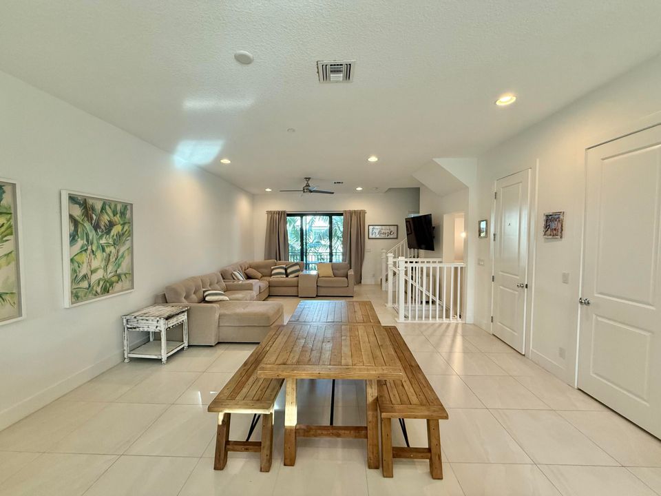 For Rent: $5,200 (4 beds, 3 baths, 2252 Square Feet)