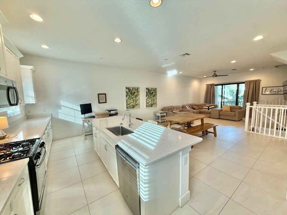 For Rent: $5,200 (4 beds, 3 baths, 2252 Square Feet)