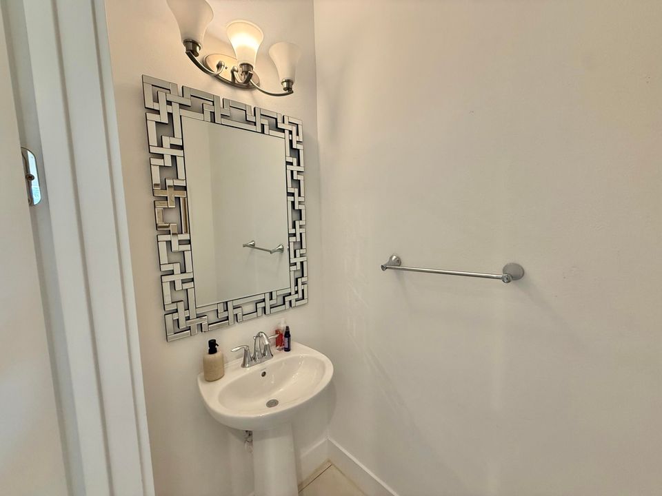 For Rent: $5,200 (4 beds, 3 baths, 2252 Square Feet)