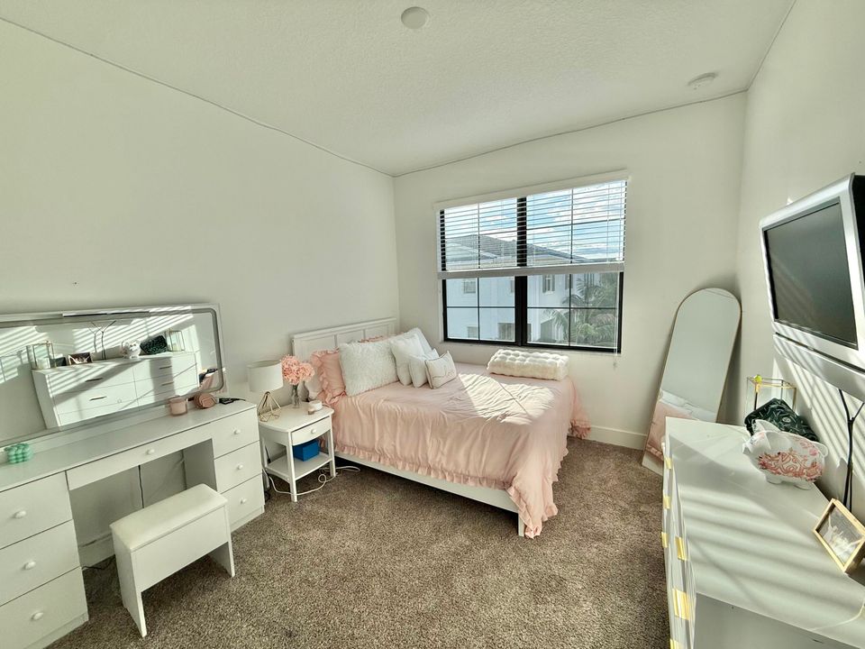 For Rent: $5,200 (4 beds, 3 baths, 2252 Square Feet)