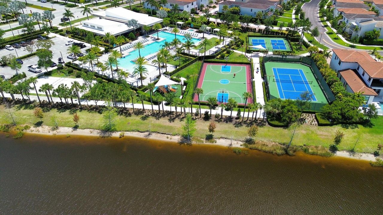 For Rent: $5,200 (4 beds, 3 baths, 2252 Square Feet)