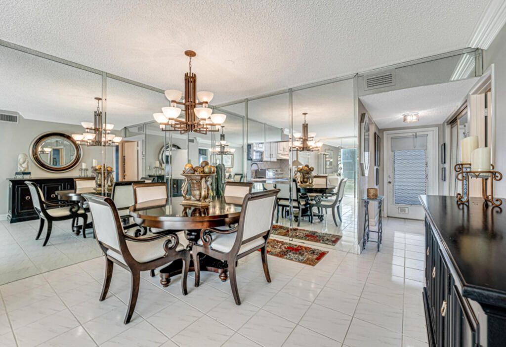 На продажу: $99,000 (2 спален, 2 ванн, 975 Квадратных фут)