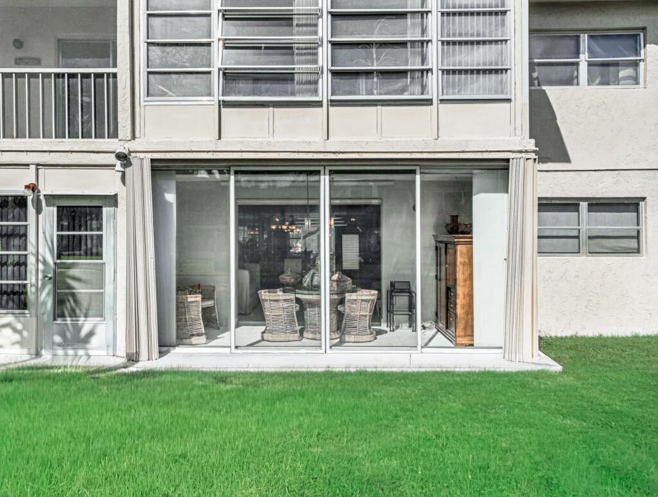 На продажу: $99,000 (2 спален, 2 ванн, 975 Квадратных фут)