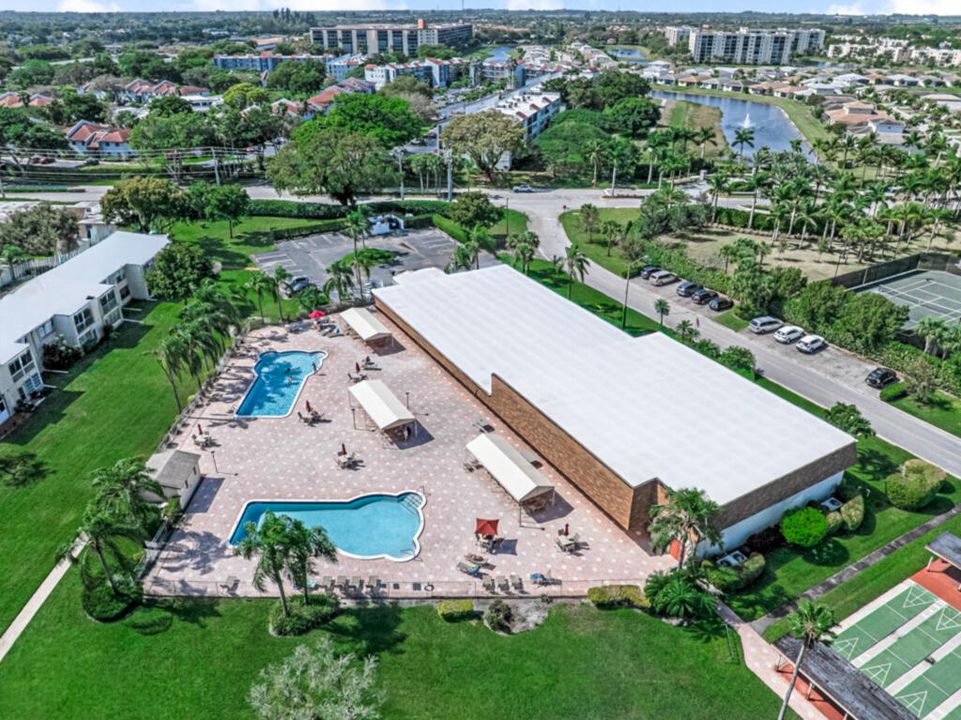 На продажу: $99,000 (2 спален, 2 ванн, 975 Квадратных фут)