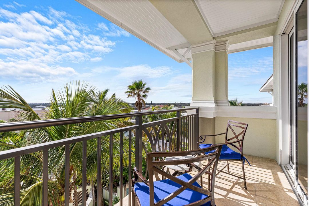 For Sale: $400,000 (1 beds, 1 baths, 585 Square Feet)