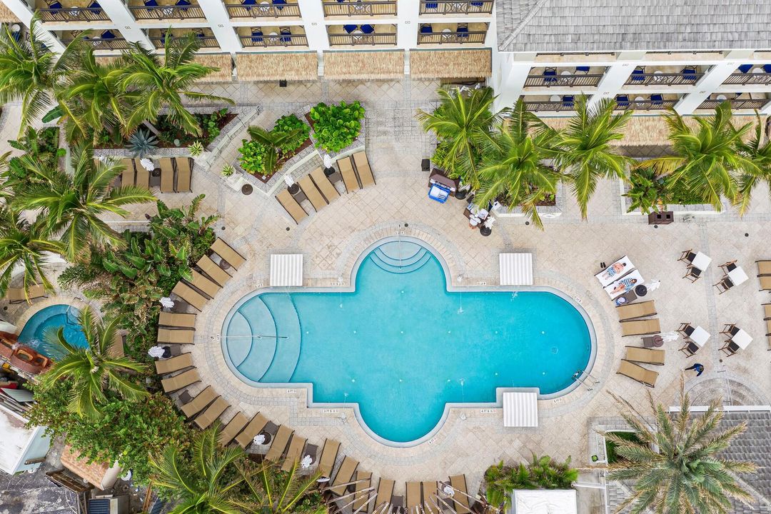 For Sale: $400,000 (1 beds, 1 baths, 585 Square Feet)