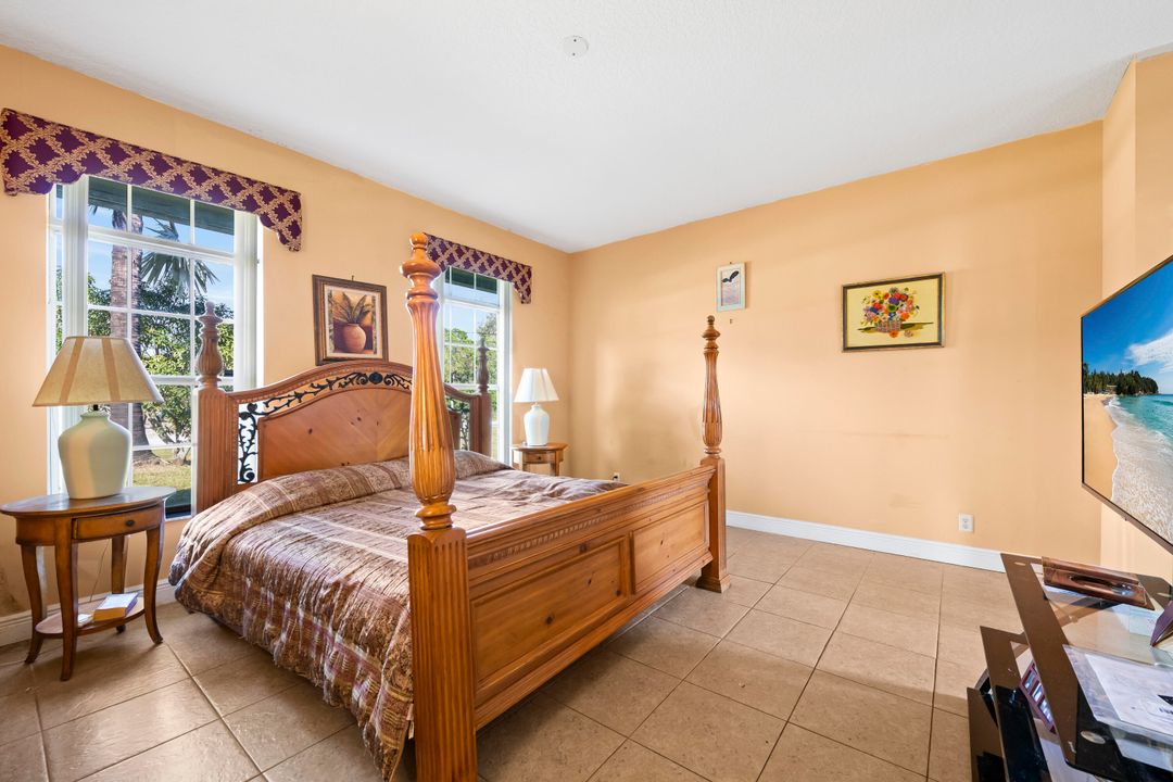 For Sale: $899,999 (5 beds, 3 baths, 3058 Square Feet)