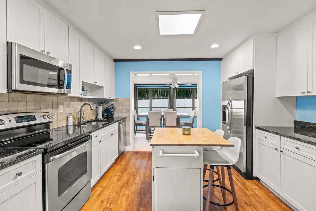 出租: $5,500 (3 贝兹, 2 浴室, 1551 平方英尺)