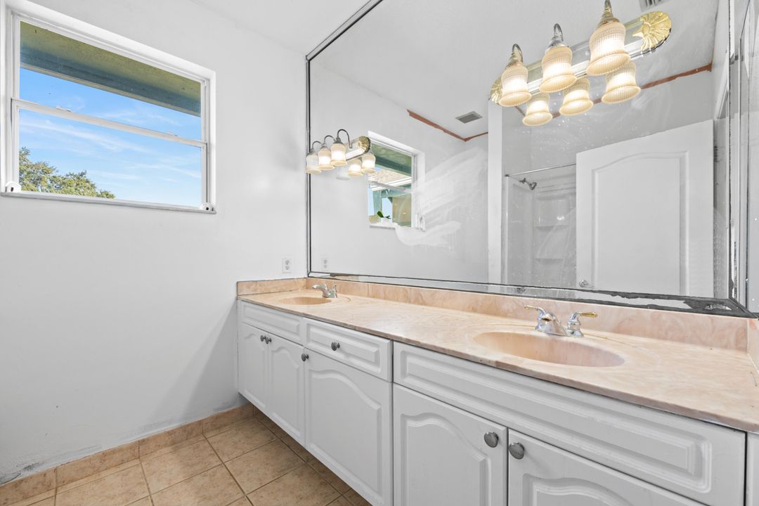 For Sale: $899,999 (5 beds, 3 baths, 3058 Square Feet)