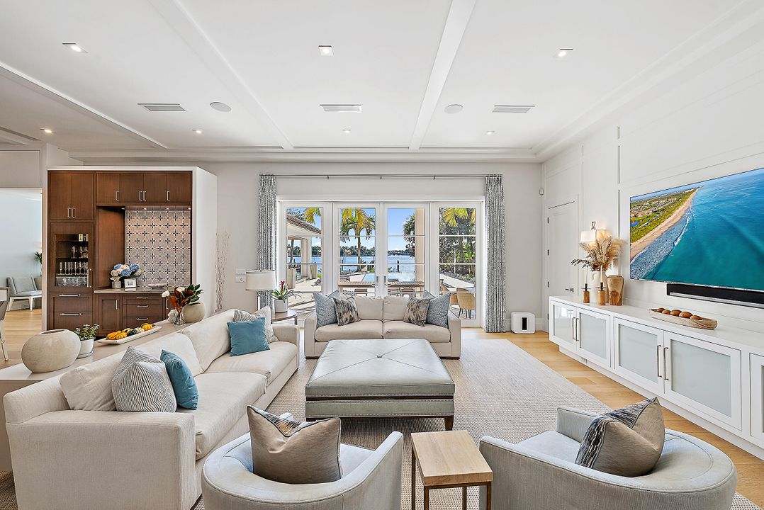 На продажу: $13,500,000 (6 спален, 5 ванн, 5600 Квадратных фут)