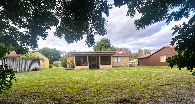 Activo con contrato: $299,900 (3 camas, 1 baños, 924 Pies cuadrados)