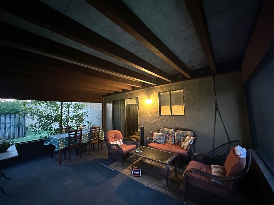 Activo con contrato: $299,900 (3 camas, 1 baños, 924 Pies cuadrados)