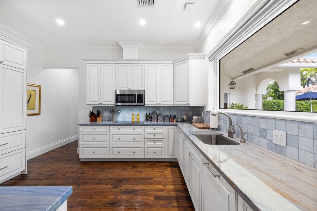 For Sale: $2,350,000 (3 beds, 3 baths, 2175 Square Feet)