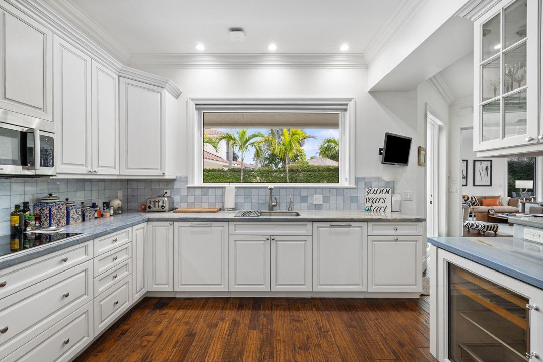 For Sale: $2,350,000 (3 beds, 3 baths, 2175 Square Feet)