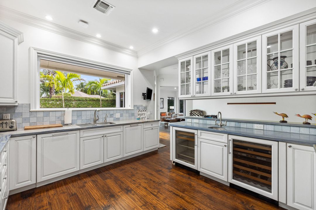 For Sale: $2,350,000 (3 beds, 3 baths, 2175 Square Feet)