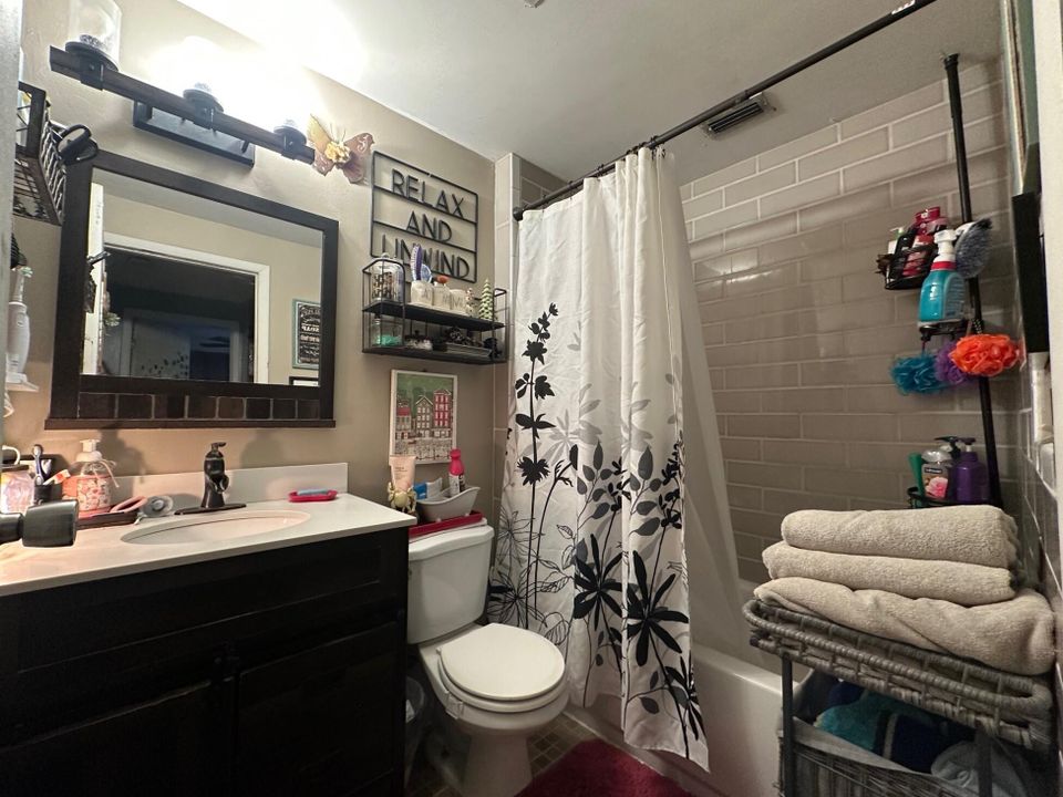 Activo con contrato: $299,900 (3 camas, 1 baños, 924 Pies cuadrados)