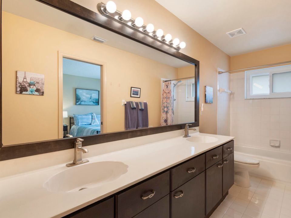 Active With Contract: $720,000 (4 beds, 3 baths, 2422 Square Feet)