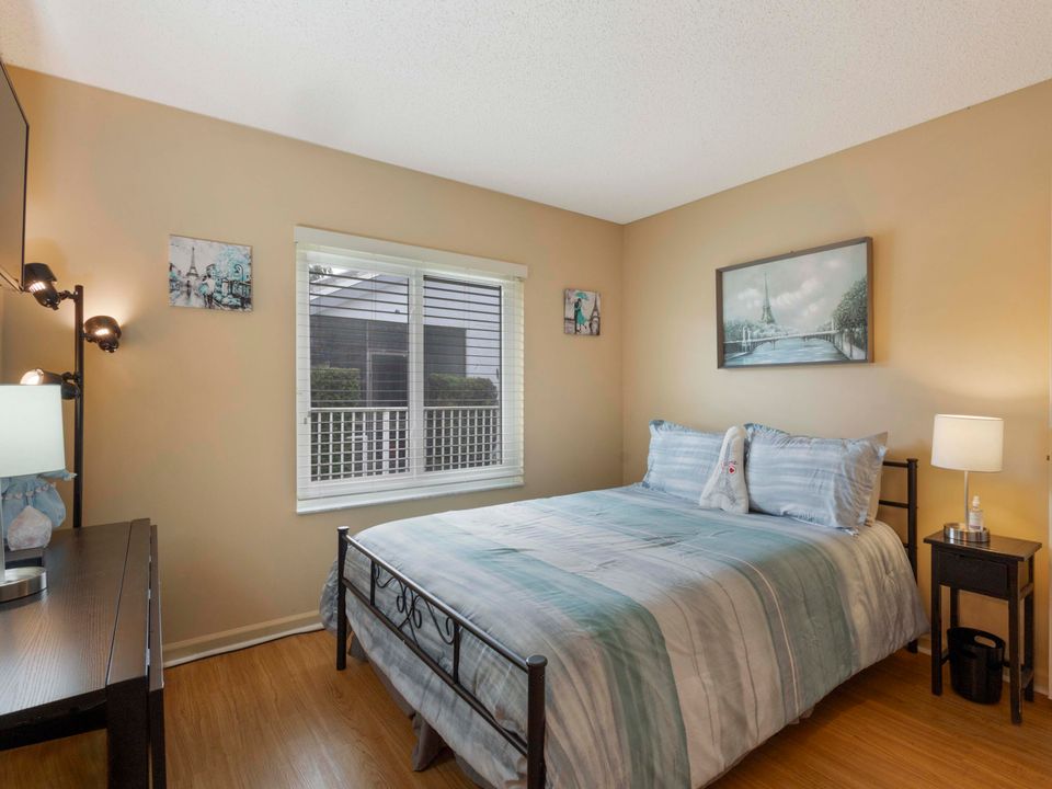 Active With Contract: $720,000 (4 beds, 3 baths, 2422 Square Feet)