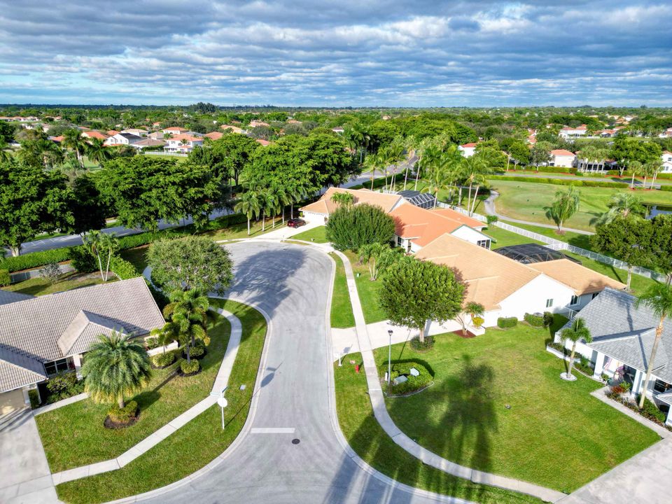 Active With Contract: $720,000 (4 beds, 3 baths, 2422 Square Feet)