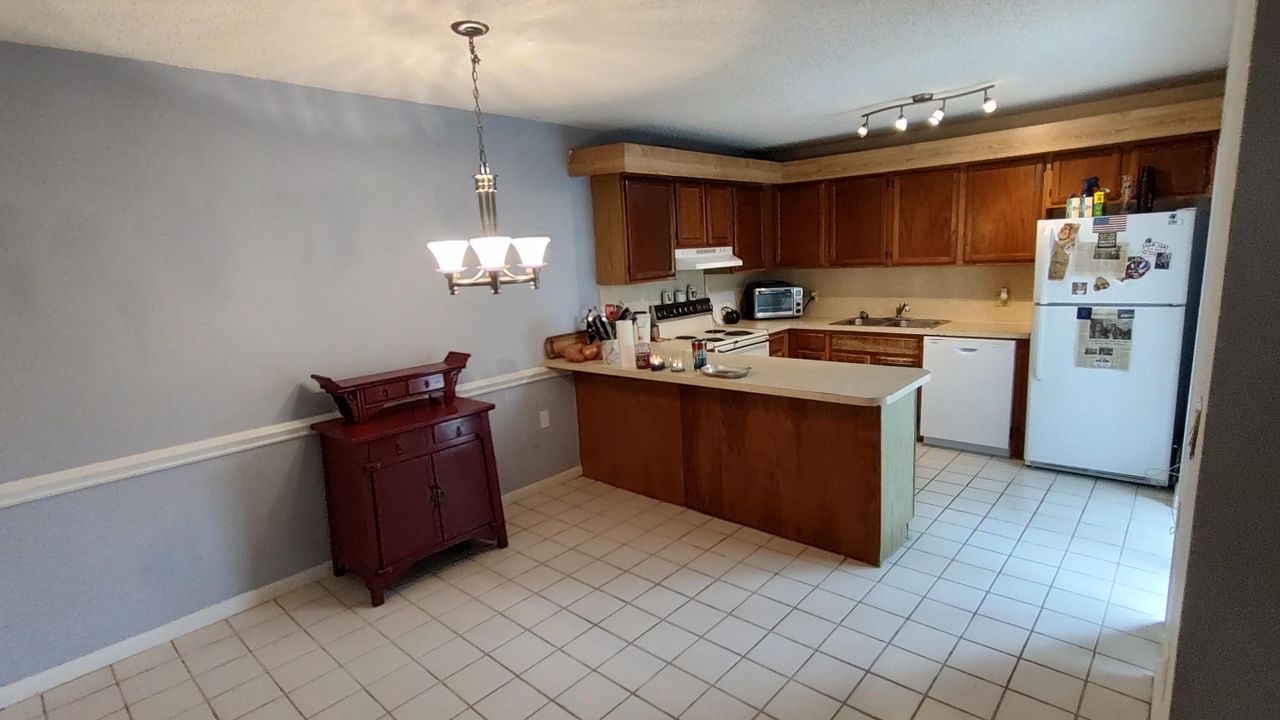 待售: $224,999 (2 贝兹, 2 浴室, 1288 平方英尺)