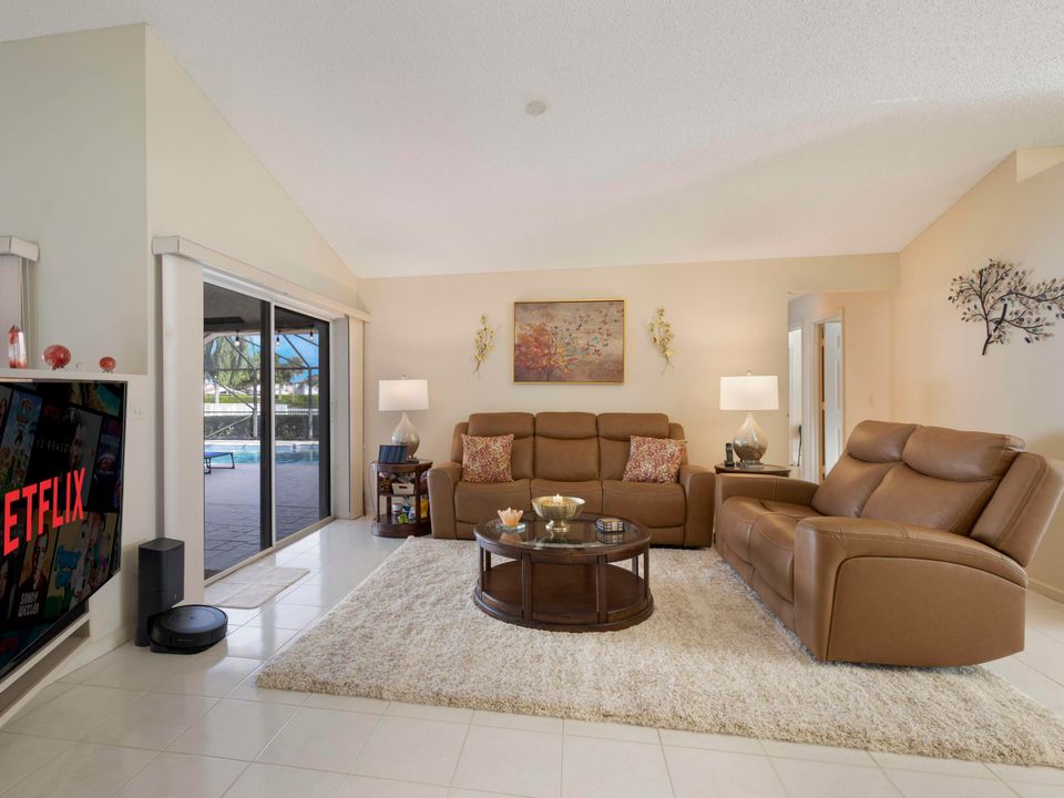 Active With Contract: $720,000 (4 beds, 3 baths, 2422 Square Feet)