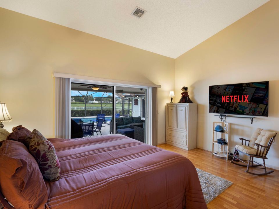 Active With Contract: $720,000 (4 beds, 3 baths, 2422 Square Feet)