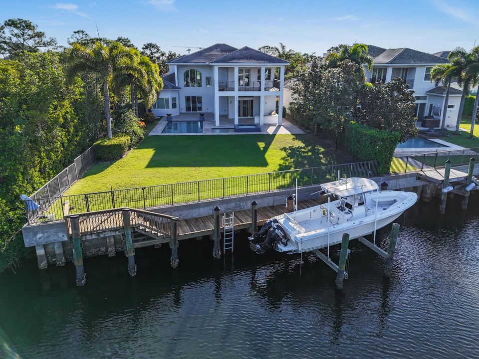 For Sale: $7,797,000 (7 beds, 5 baths, 5178 Square Feet)